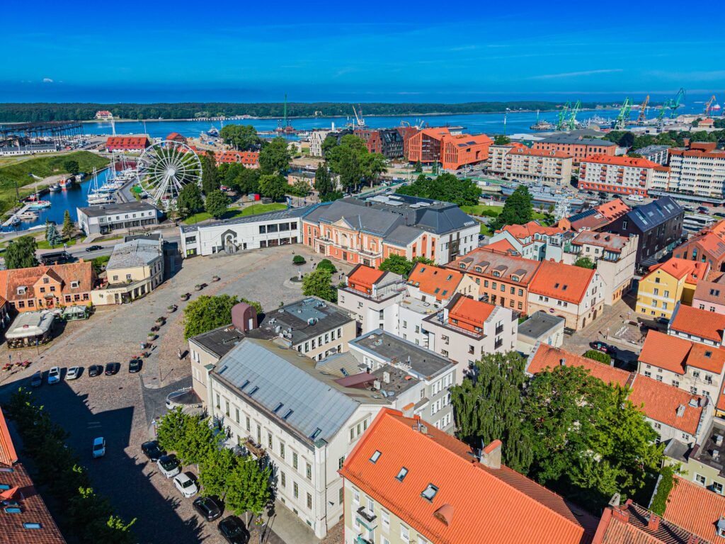 Kai senamiestis tampa Jūsų scena – Unikalus butas Teatro aikštėje