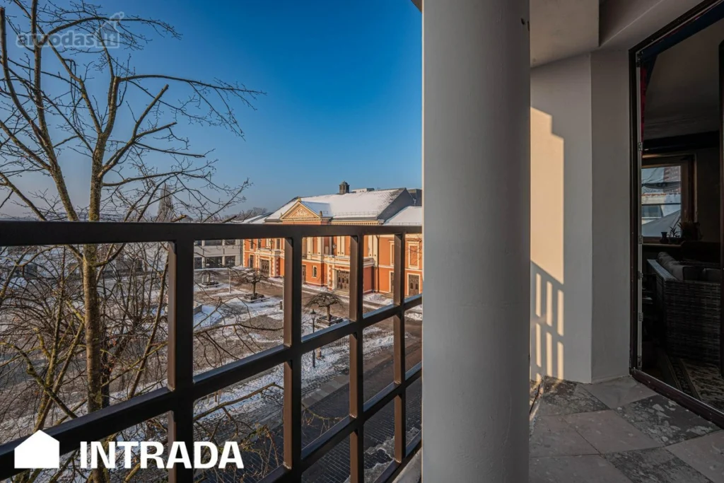 Klaipėda, Senamiestis, Teatro g., 4 kambarių butas
