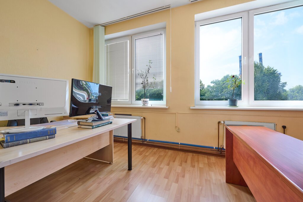 BIURAS ŠALIA KLAIPĖDOS UOSTO – ATSKIRAS ĮĖJIMAS IR PARKAVIMAS VISAI KOMANDAI