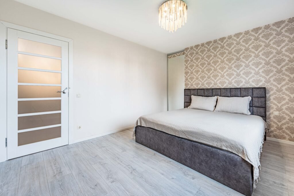 Riešuto g. 30 parduodamas pilnai įrengtas 120,44 m² gyvenamasis namas su 6 arų sklypu