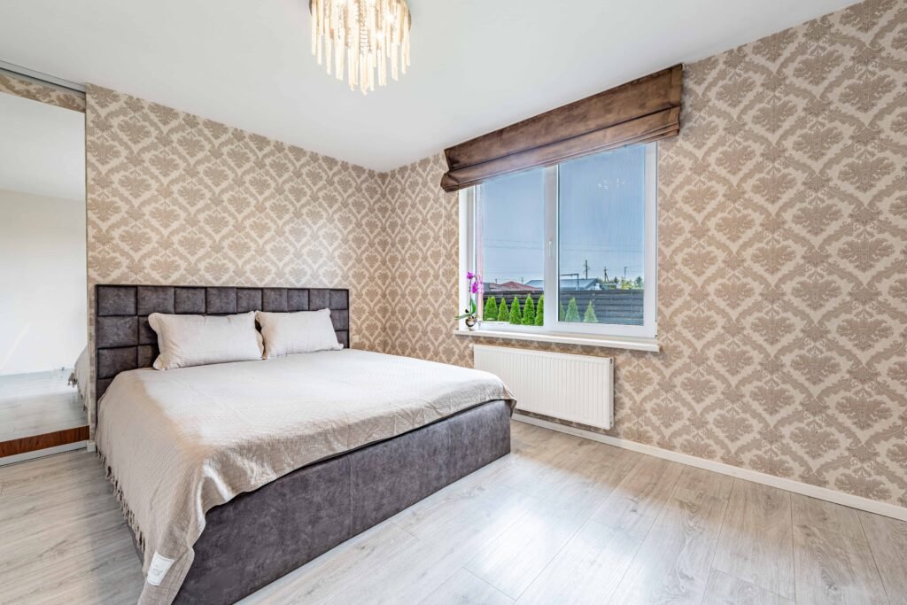 Riešuto g. 30 parduodamas pilnai įrengtas 120,44 m² gyvenamasis namas su 6 arų sklypu